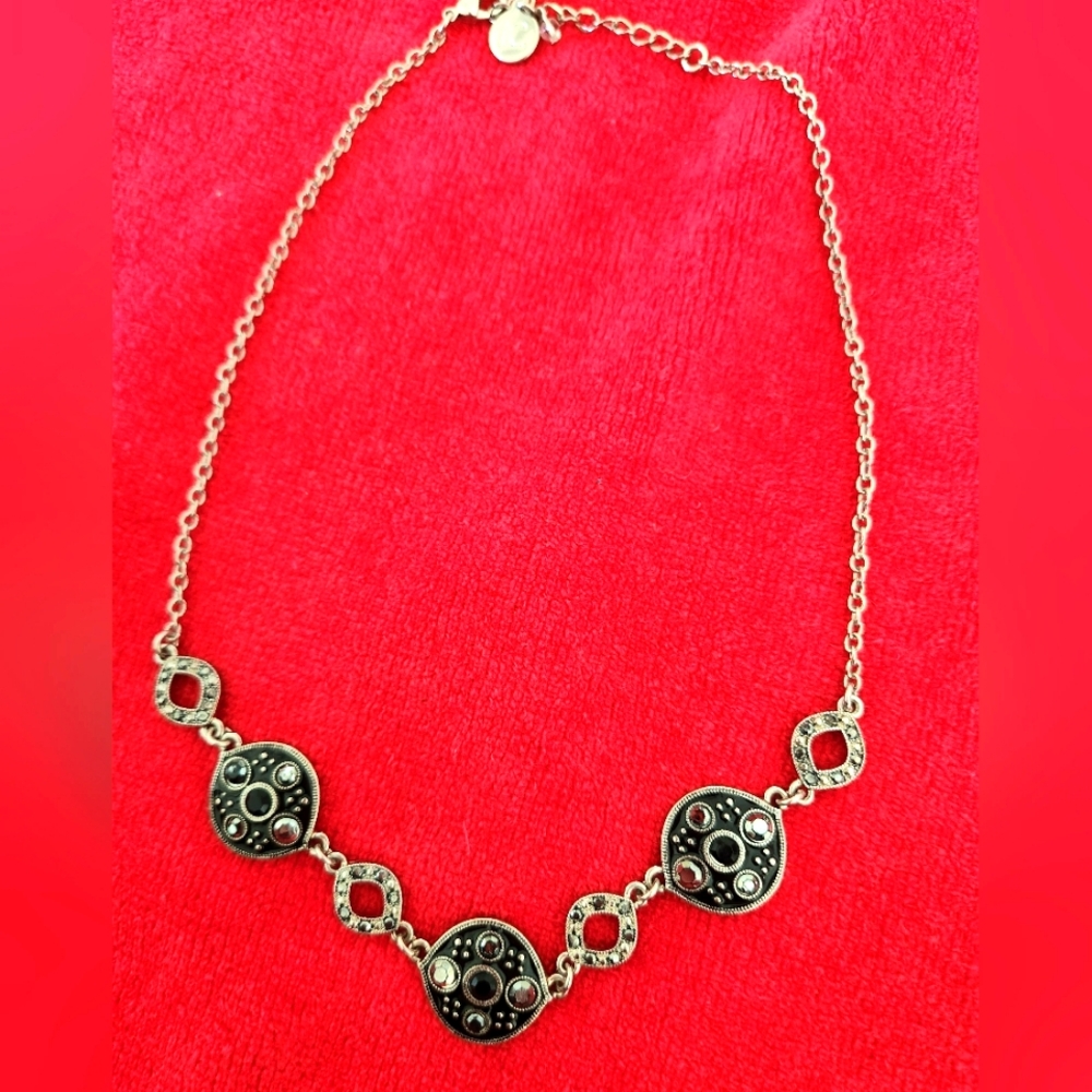 Liz Claiborne Necklace With Black And Silver Design